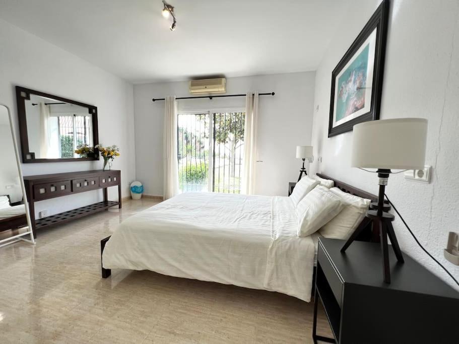 Villa Scenic With Private Pool - Sleeps 8 Mijas Esterno foto